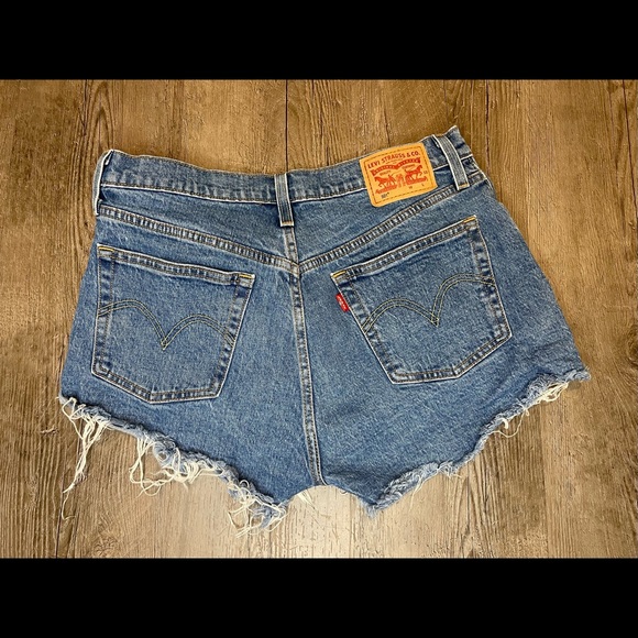 Levi shorts - Picture 2 of 3